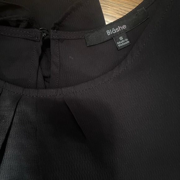 Trendy Black Ruffle Sleeve Blouse Sz. Small NWOT - Picture 11 of 12